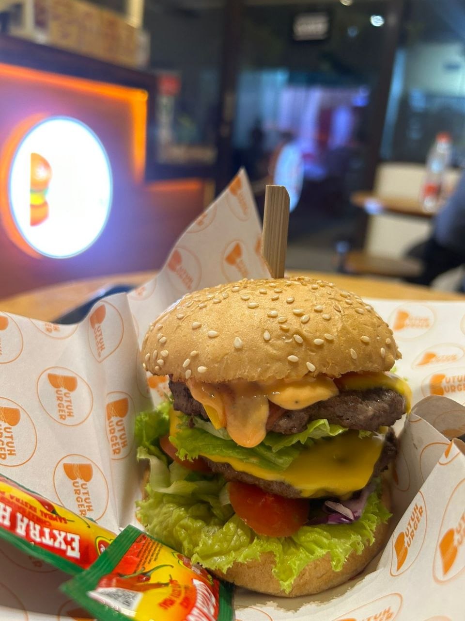 Butuh Burger dengan sambal