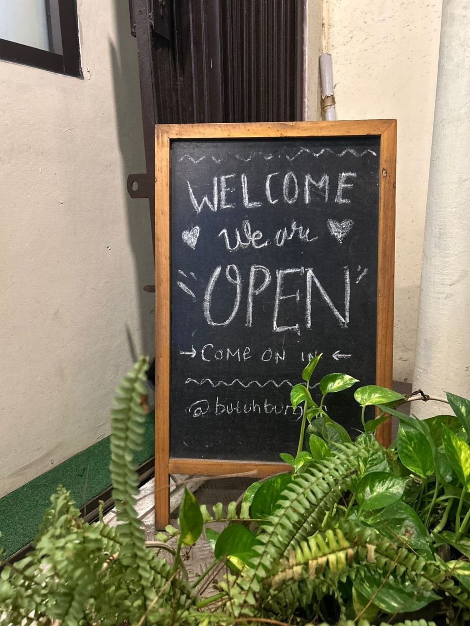 Butuh Burger - Storefront